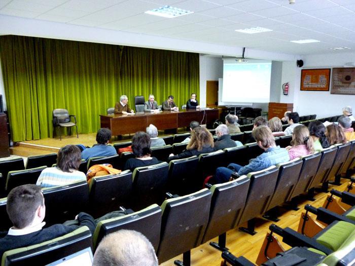 A fenomenoloxía do acelerador de partículas e dos raios cósmicos centran o debate de medio cento de investigadores de todo o mundo