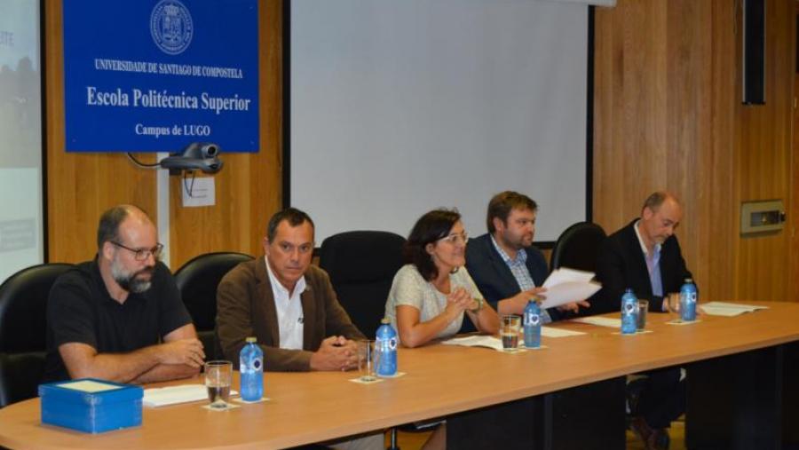 De esquerda a dereita, Lorenzana, Cuesta, Valcárcel, Santos e Pereira, na presentación do máster en Produción de Leite da USC