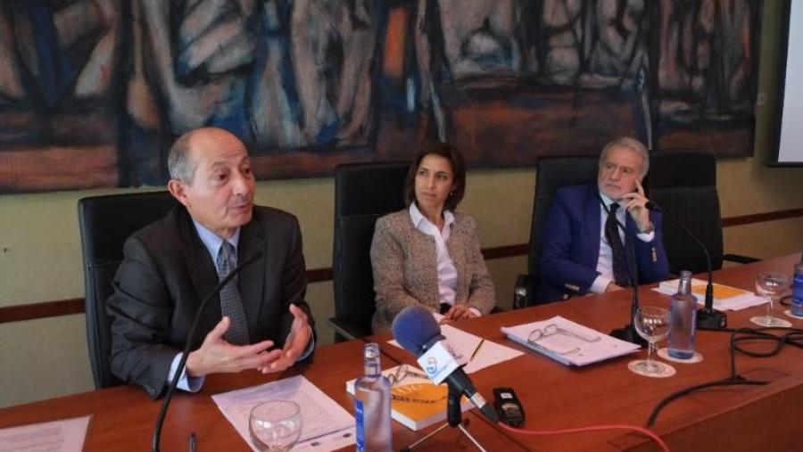 A Facultade de Ciencias Económicas e Empresariais e a delegación do Instituto Español de Analistas Financeiros en Galicia presentan o Anuario do Euro 2015