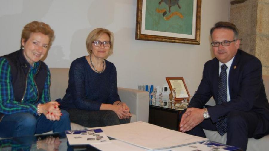 Julia Melgar, Benita Silva e Javier Bueno, na Vicerritoría de Coordinación do campus de Lugo