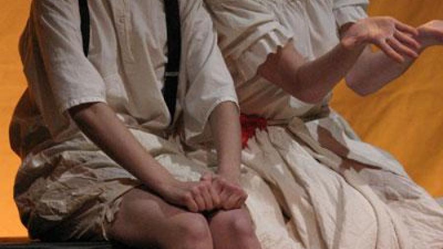 A Facultade de Ciencias da Educación volve convocar o teatro afeccionado galego para a segunda edición do proxecto de  creación escénica AD HOC