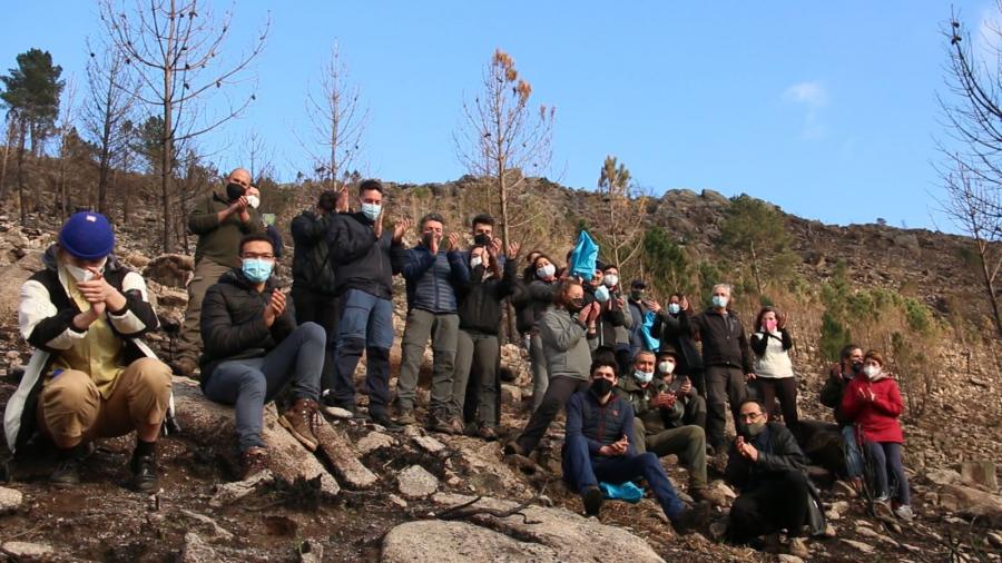 Participantes na expedición de 'Plantando cara ao lume' na Serra do Xurés. Foto: Helena González Rubianes