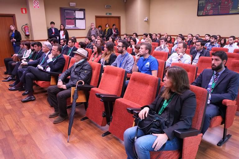 A feira de emprego Excellence Job Fair tende pontes entre a contorna laboral e a comunidade universitaria