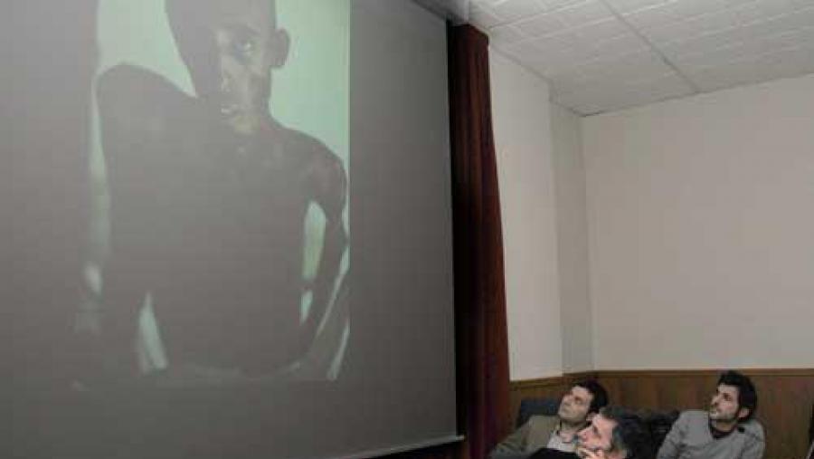 Cendón impartiu en Filosofía a charla 'Un fotógrafo por libre na cerna do conflicto'