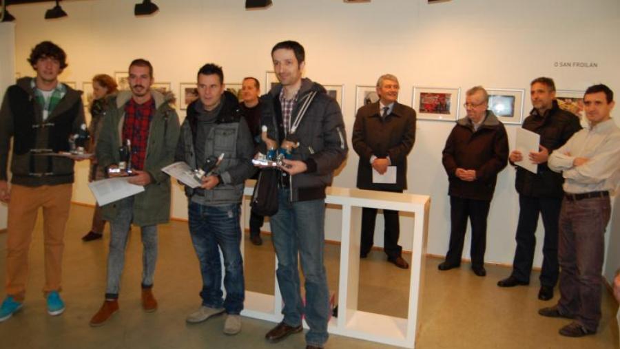 Os galardoados no XIX Maratón Fotográfico do Campus de Lugo, na apertura da exposición na Facultade de Veterinaria
