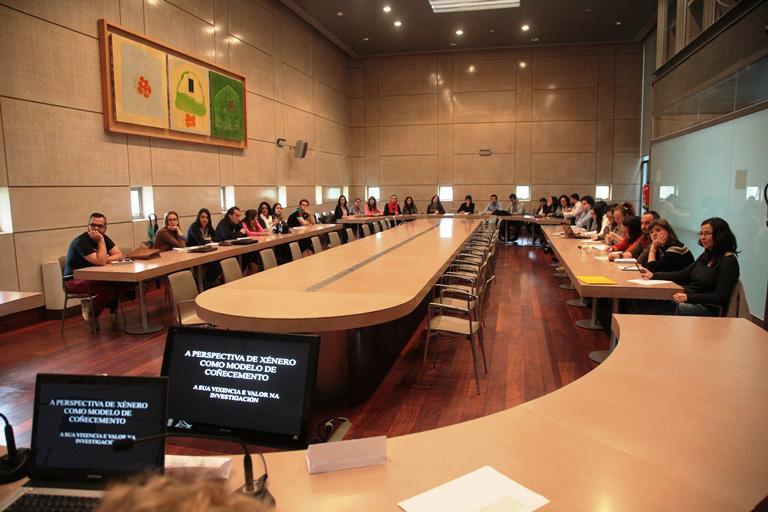 asistentes a un curso de formación en igualdade