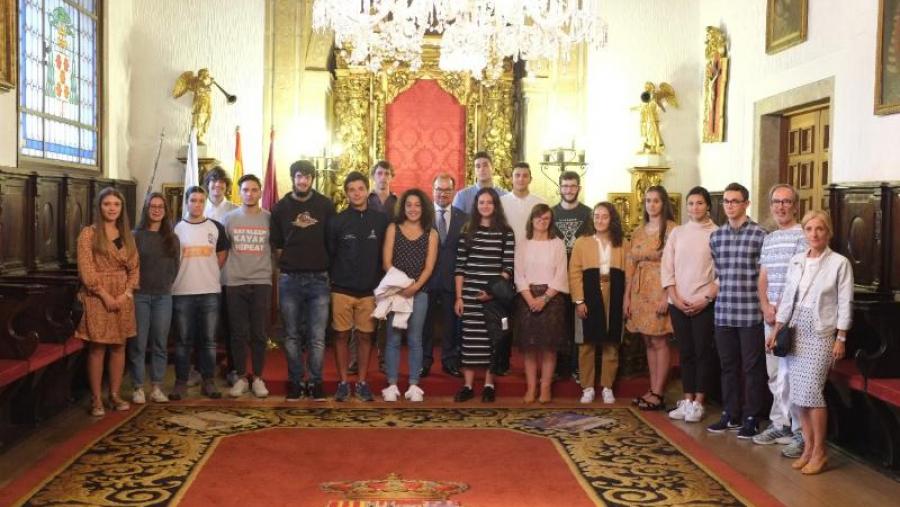 Á recepción asistiu unha representación numerosa dos deportivas de alto nivel e medallistas das competicións deste ano. Foto: Servimav-USC