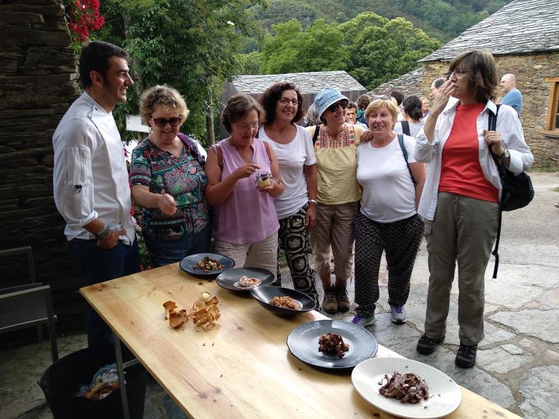 A Estación Científica da USC promociona a riqueza micolóxica do Courel nunha concorrida Festa da Cantarela