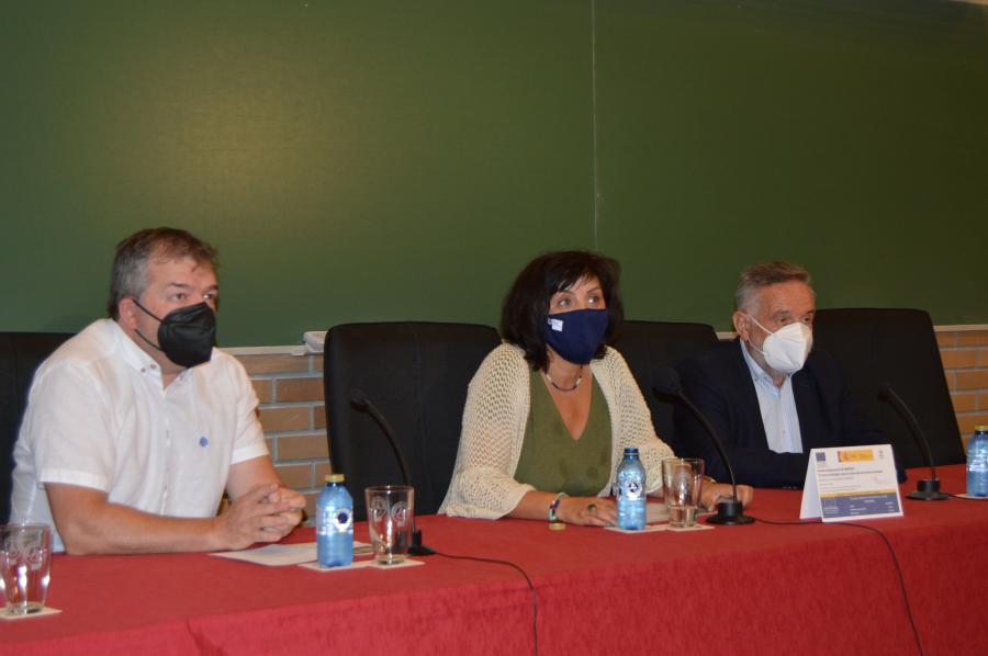 Roberto Rubio, Montserrat Valcárcel e Antonio Rigueiro, na presentación da xornada de Mikogest, na EPS de Enxeñaría
