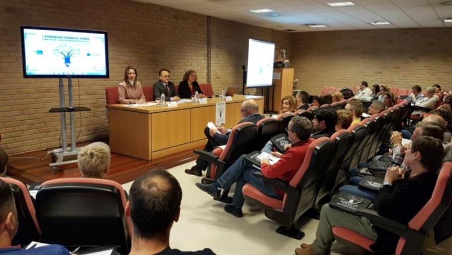 Lara Méndez, Javier Bueno e Sonsoles López, na apertura das xornadas en Humanidades