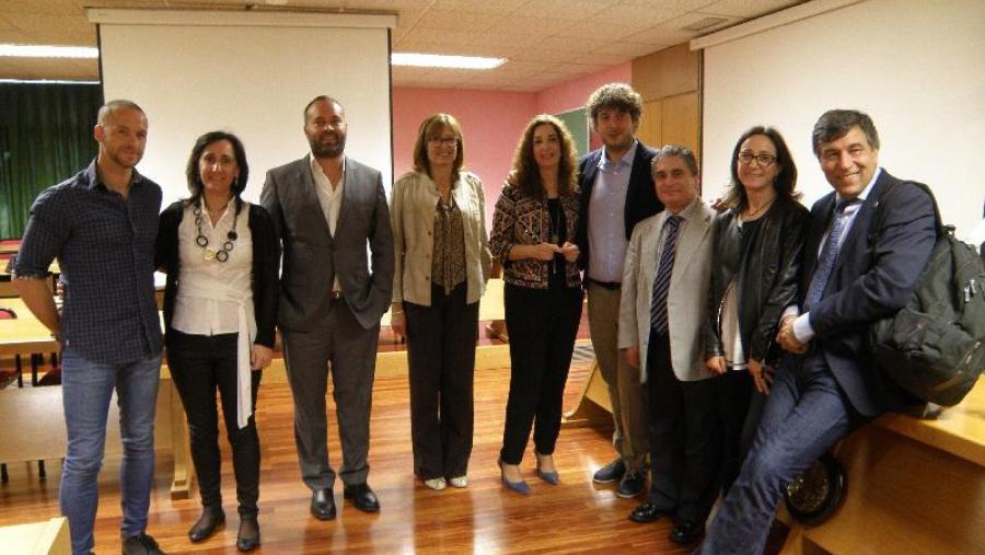 Paolo Ronza, no centro, cos directores da tese e o membros do tribunal, na Facultade de Veterinaria