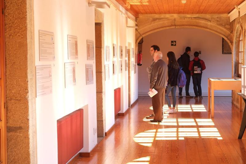 Abriu no Colexio de Fonseca unha exposición sobre o legado científico das Forzas Armadas en Galicia