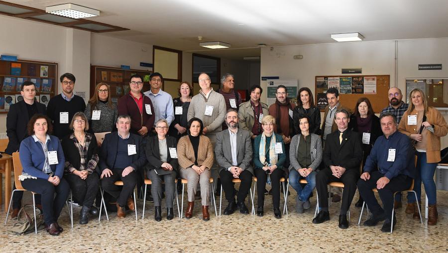 Os membros do consorcio posan tras a reunión de posta en marcha do proxecto. FOTO: Santi Alvite