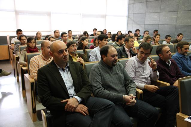 Público asistente al encuentro de Richard Royce Schrock con investigadores