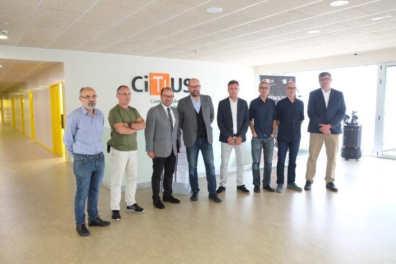 Os centros singulares de investigación da USC recibiron a visita do alcalde compostelán