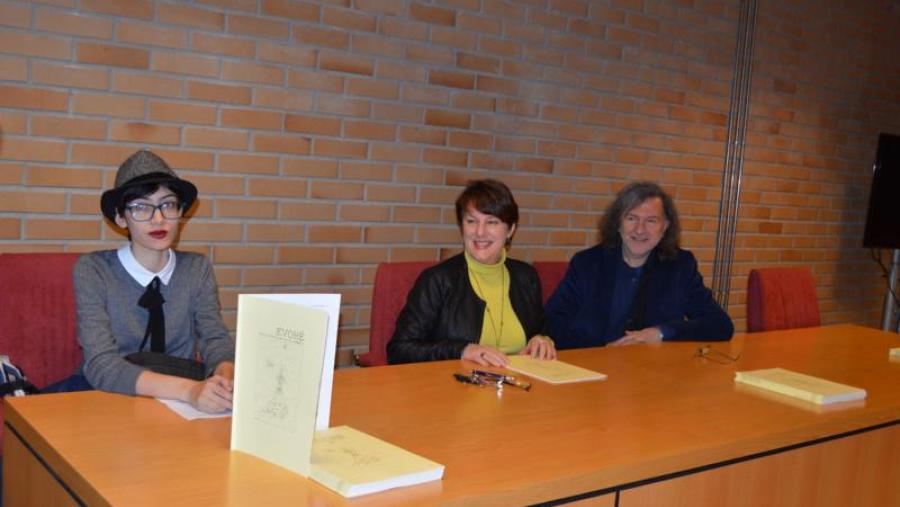 Ruth María González, María Isabel González Rey e Claudio Rodríguez Fer, na presentación do número 27 da revista Evohé