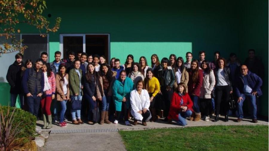 Estudantes e docentes da Facultade de ADE, nas instalacións de Aspnais en Lugo