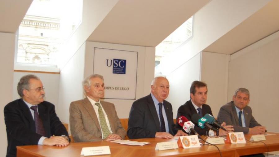 Xosé Mouriño Cuba, Álvaro Rodríguez Eiras, Juan Casares, Carlos del Álamo e Pedro García Herradón, membros do xurado do XIV Premio Aresa, na vicerreitoría de Coordinación de Lugo