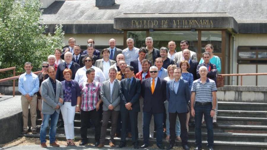 Asistentes ao acto conmemorativo das vodas de prata da primeira promoción de Veterinaria
