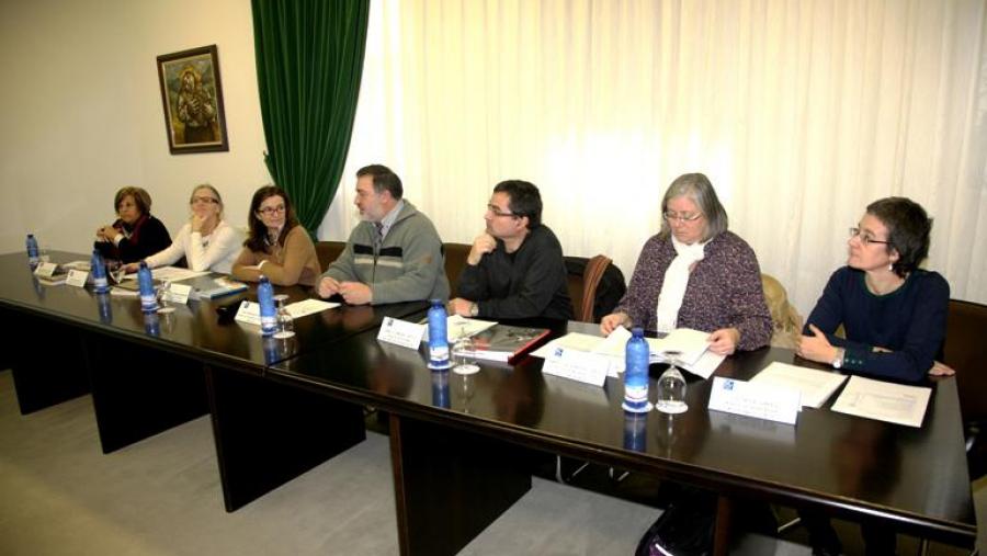 As publicacións amosan parte do traballo que no derradeiro ano realizou o profesorado e o persoal de investigación do centro (Foto: Alfonso. SERVIMAV)