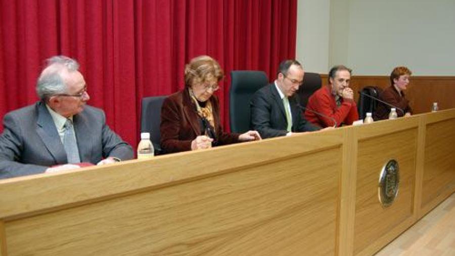 De esquerda a dereita, Mariano Álvarez, Mercedes Torrevejano, Senén Barro, Luis García e Mª Jesús Vázquez