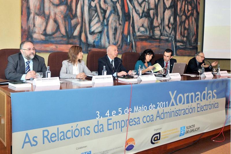 Expertos debaten na USC sobre as relacións da empresa coa administración electrónica