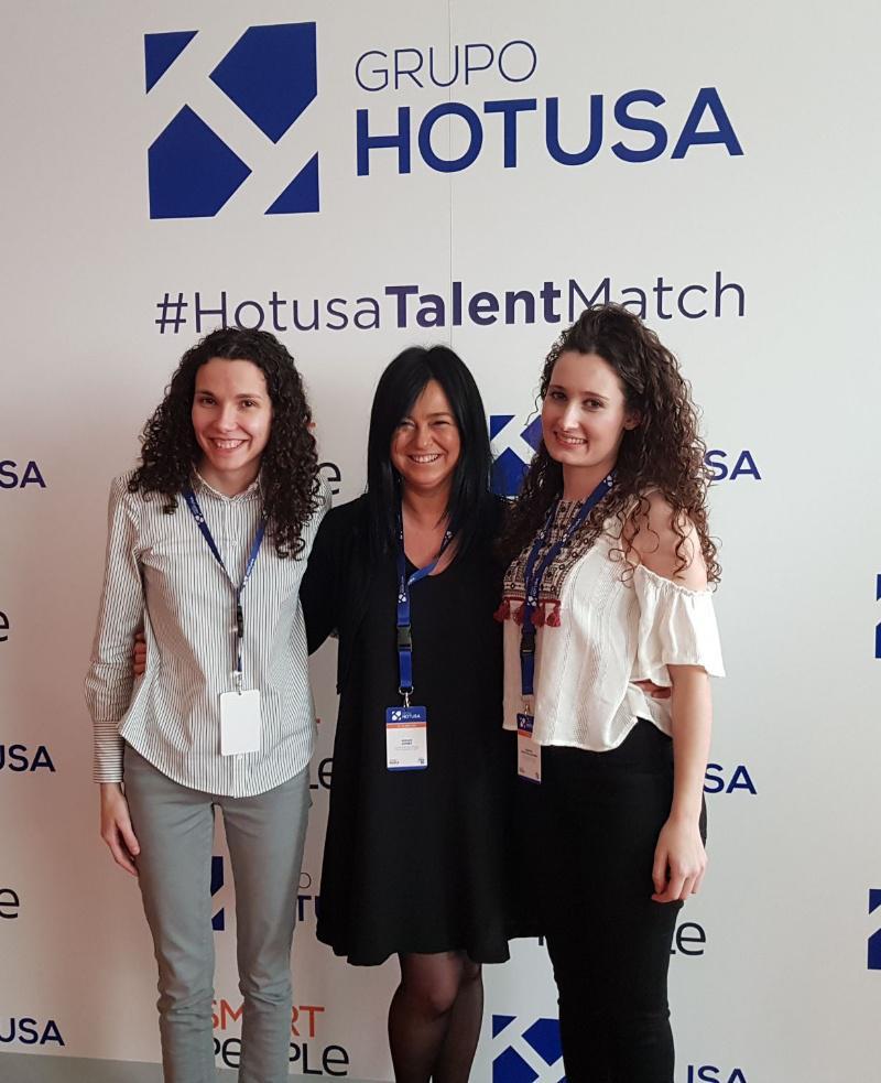 Lara Quiñoá e Begoña Simón, alumnas da Facultade de ADE, gañan unha mención no Talent Macht de Smart People de Hotusa
