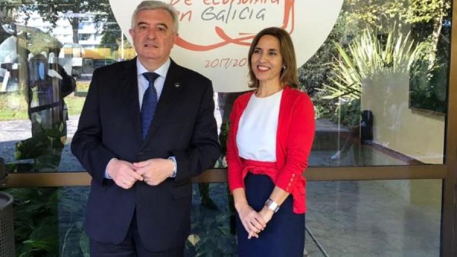 O reitor Viaño e a decana Emilia Vázquez, diante da Facultade