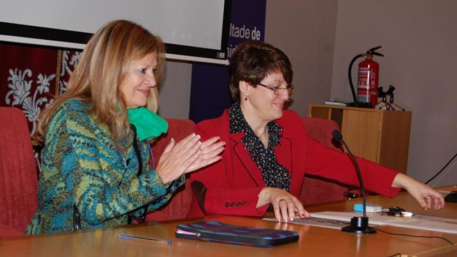 Carmen Varela e María Isabel González Rey, na inauguración das xornadas en Humanidades