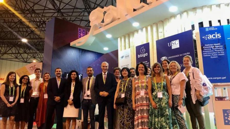 O conselleiro Francisco Conde xunto cos integrantes da representación galega