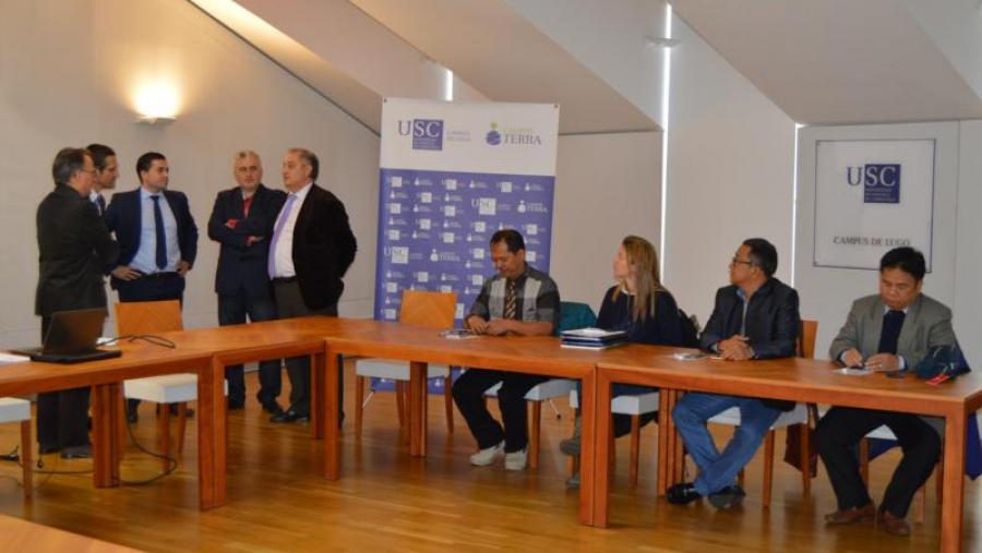 Recepción da delegación indonesia na vicerreitoría de Coordinación do campus de Lugo