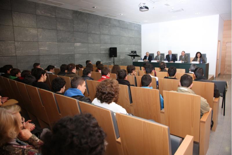 Máis de medio millar de escolares de Santiago e a súa comarca se achegaron á Química a través das visitas ao CIQUS