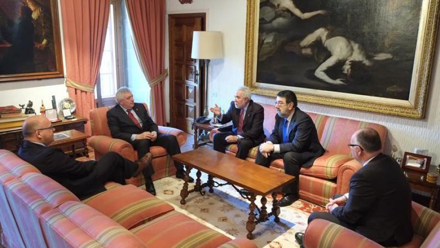 A Deputación de Ourense financiará cinco prazas de profesores asociados para a docencia clínica do grao de Medicina no CHOU