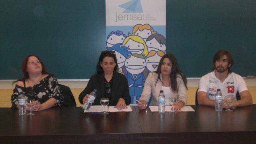 Debaten en Económicas sobre as perspectivas fronte ao mercado laboral