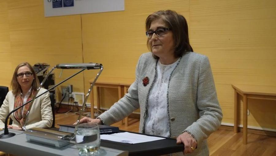 A catedrática Isabel González Fernández recibe a homenaxe da Área de Italiano