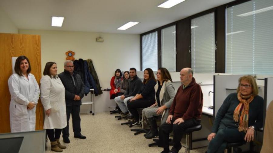 Ángeles Romero, Belén García e Manuel da Cunha, con membros do panel profesional de cata de pan