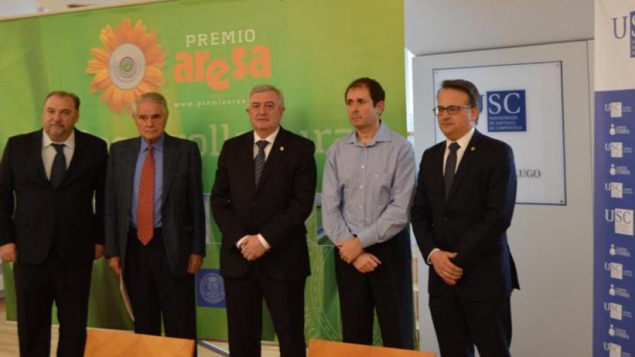 De esquerda a dereita, Quintá, Rodríguez, Viaño, Guitián e Bueno, tras fallar o XVI Premio Aresa na Vicerreitoría de Coordinación do campus de Lugo