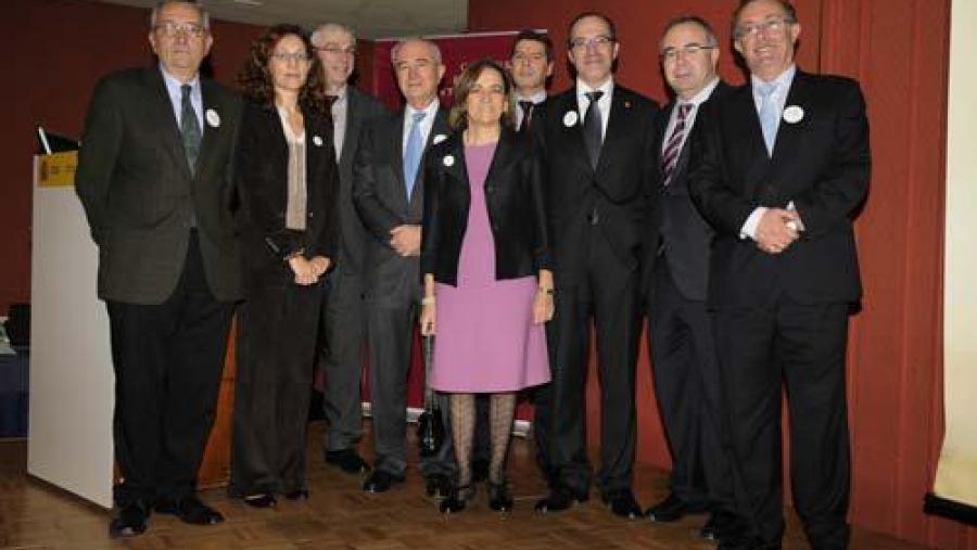 A presentación da USC estivo apoiada por unha comitiva na que se atopaban entre outros, o alcalde de Santiago, o presidente do Consello Social e destacados representantes do mundo empresarial galego