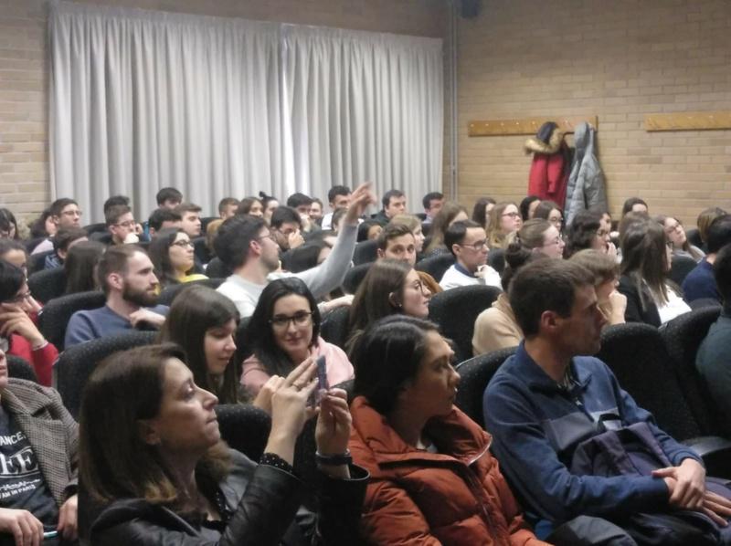 Estudantes e titulados universitarios coñecen as oportunidades laborais da Axenda Tributaria nun foro na Facultade de ADE 