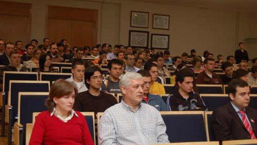 A primeira sesión da Semana Internacional de Tecnoloxía e Negocios comezou na ETSE coa asistencia dun destacado número de persoas