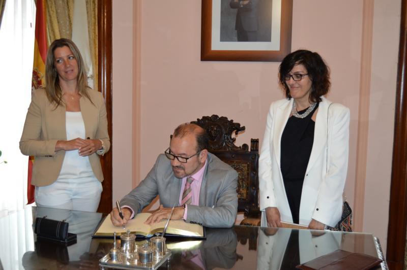 O reitor Antonio López realiza visitas institucionais á Deputación Provincial e ao  Concello de Lugo