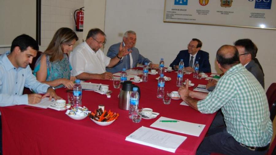 Asistentes á reunión da comision de seguimento do convenio entre a USC e a Fundación Rof Codina