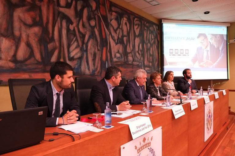 A feira de emprego Excellence Job Fair tende pontes entre a contorna laboral e a comunidade universitaria