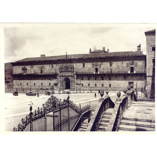 Perspectiva del Hospital Real desde las escaleras de la Catedral