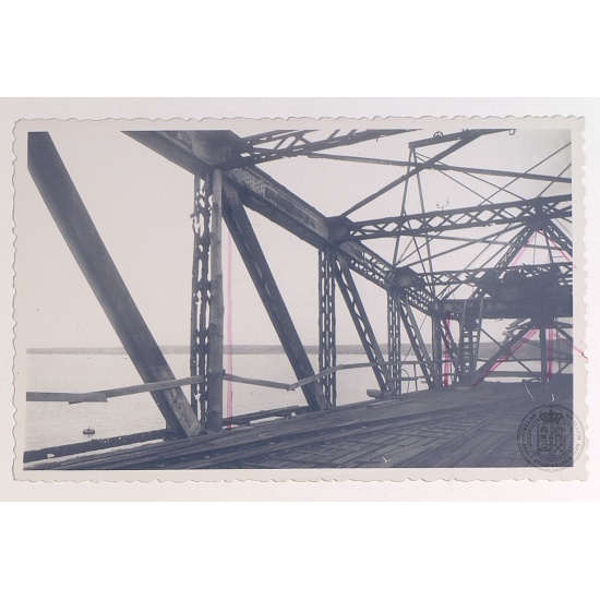 Perspectiva del puerto de carga de Ribadeo de la empresa Sociedad Minera de Vilaodriz (1952)