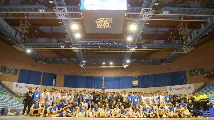 Foto de familia con todas as persoas participantes