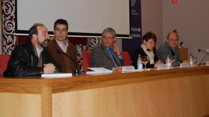 De esquerda á dereita: Veiga, Outeiro, García Herradón, González Rey e Rodríguez Campos, na apertura do curso