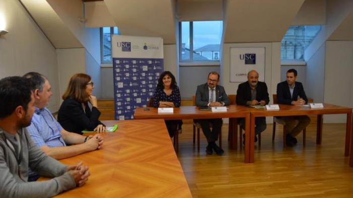 Investigadores da EPS de Enxeñaría, á esquerda, na presentación do convenio entre a USC e a Confederación Hidrográfica Miño Sil