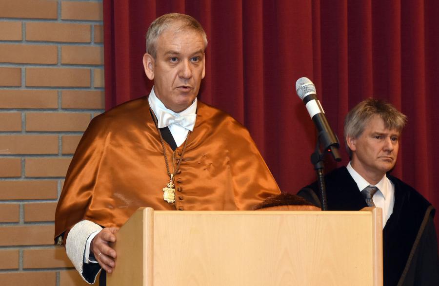 Momento do discurso de Juan Gabriel Álvarez