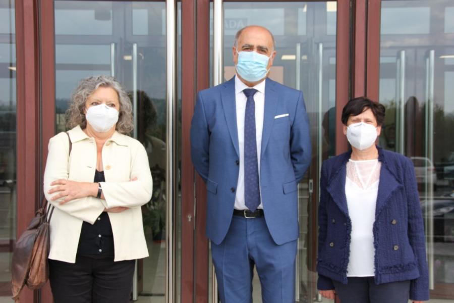 Celso Rodríguez Cao, entre Mercedes Torres e Dolores Dopico Caínzos